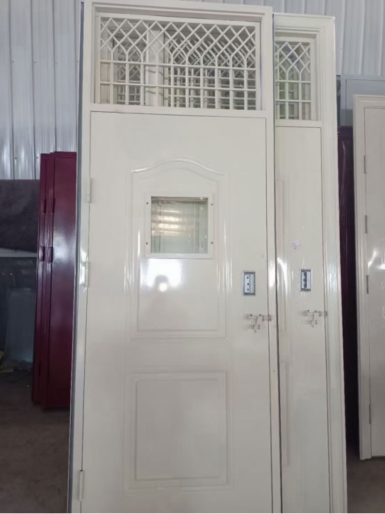 海原学校教室门