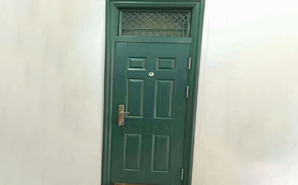 海原学校教室门