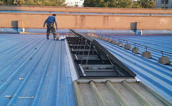 某区域性物流仓储中心海原排烟窗系统安装项目